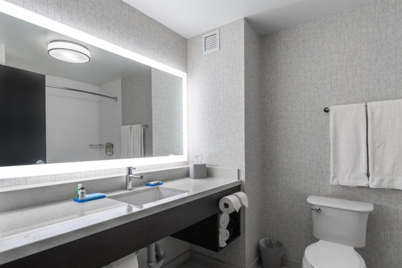 Holiday Inn Express & Suites Kelowna - East By Ihg Bagian luar foto