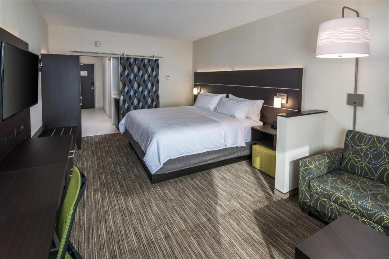 Holiday Inn Express & Suites Kelowna - East, An Ihg Hotel Bagian luar foto