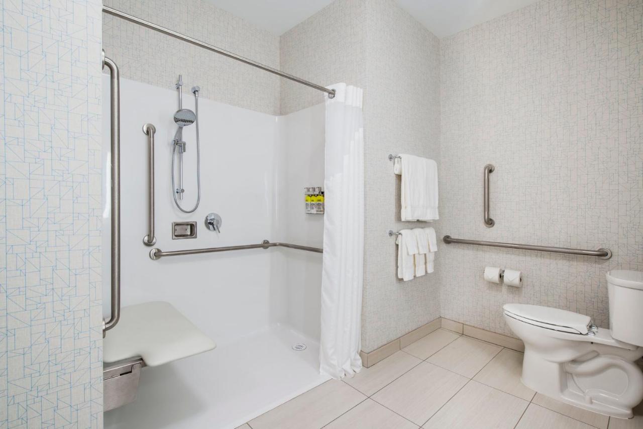 Holiday Inn Express & Suites Kelowna - East By Ihg Bagian luar foto