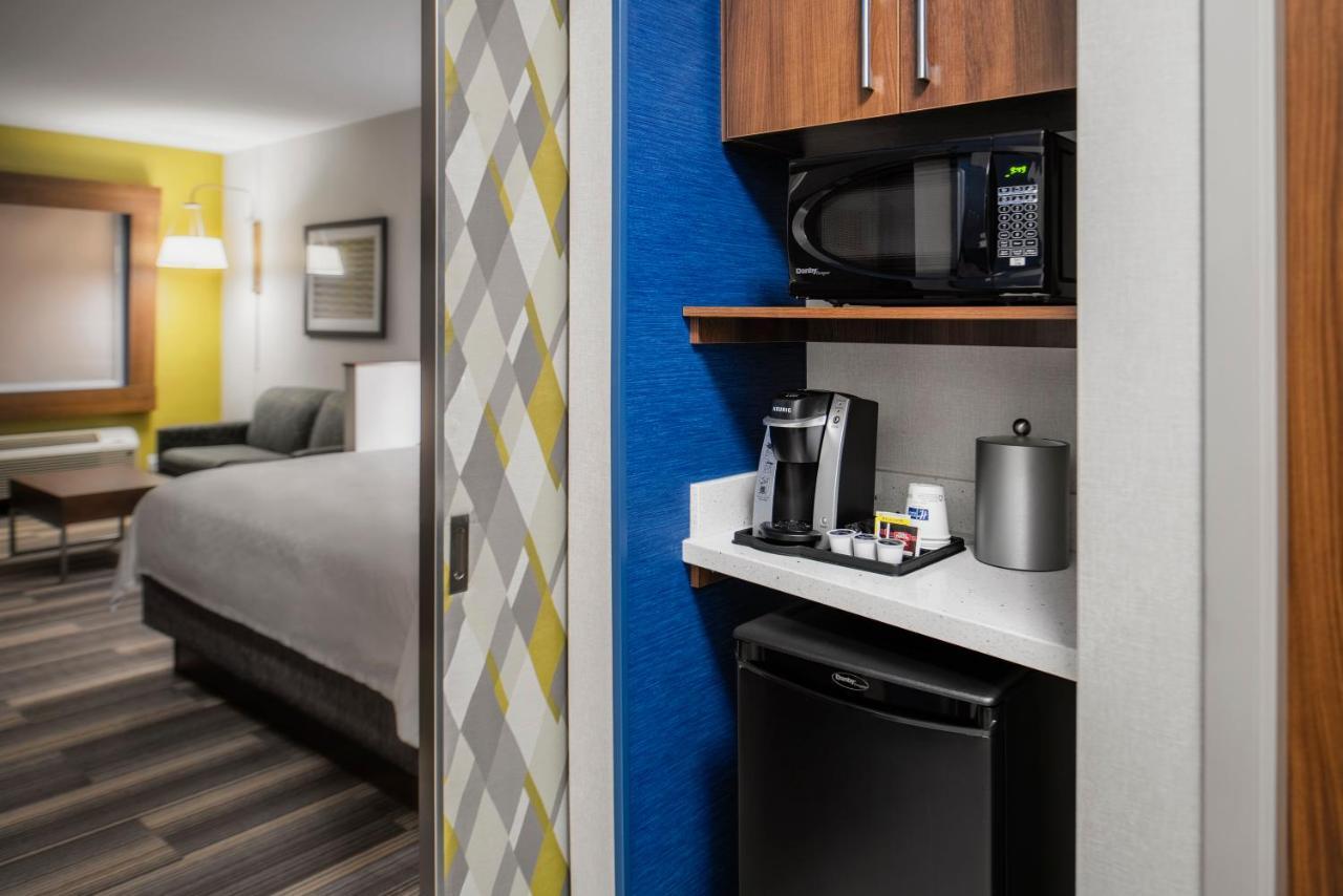 Holiday Inn Express & Suites Kelowna - East, An Ihg Hotel Bagian luar foto