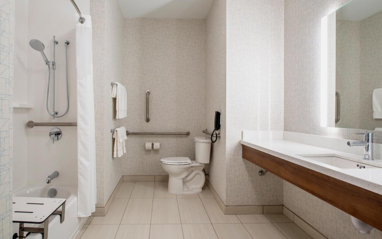 Holiday Inn Express & Suites Kelowna - East, An Ihg Hotel Bagian luar foto