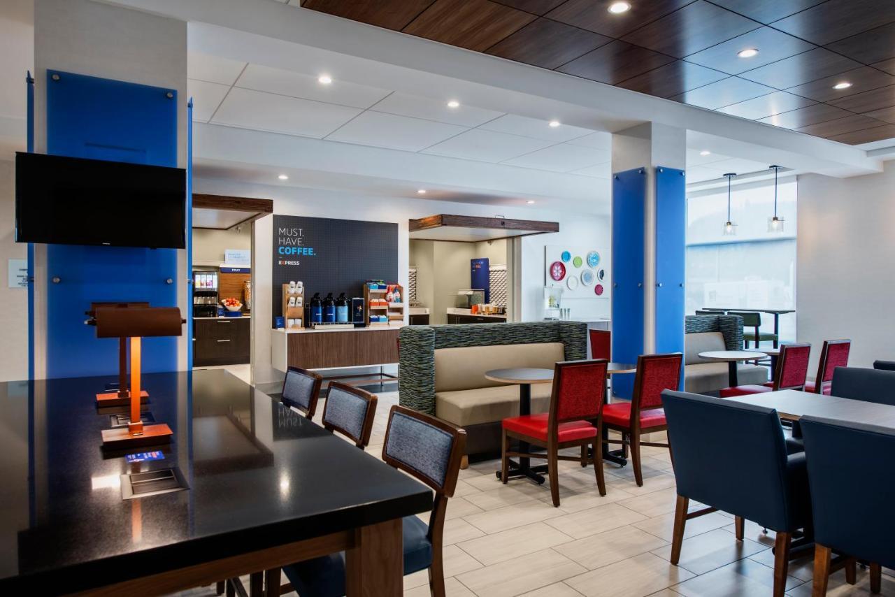 Holiday Inn Express & Suites Kelowna - East, An Ihg Hotel Bagian luar foto