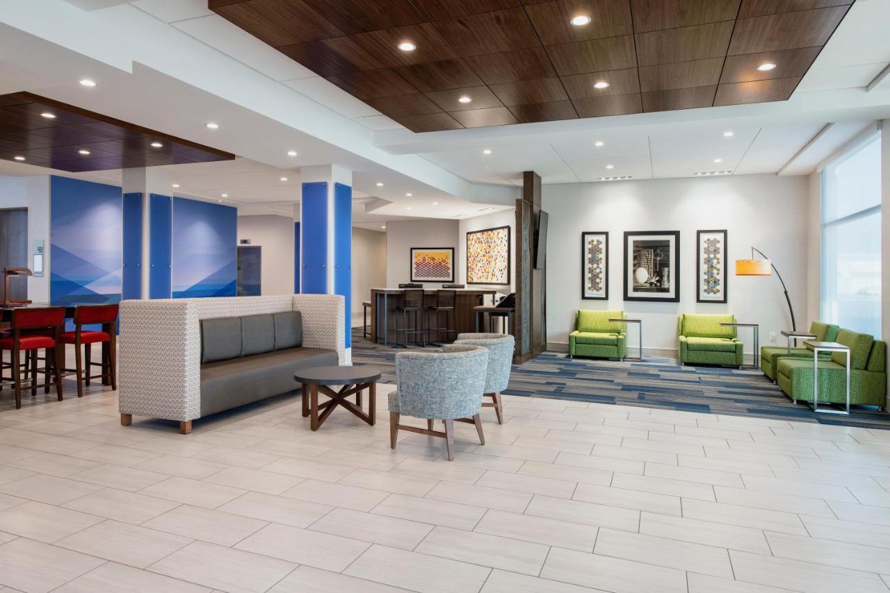 Holiday Inn Express & Suites Kelowna - East, An Ihg Hotel Bagian luar foto