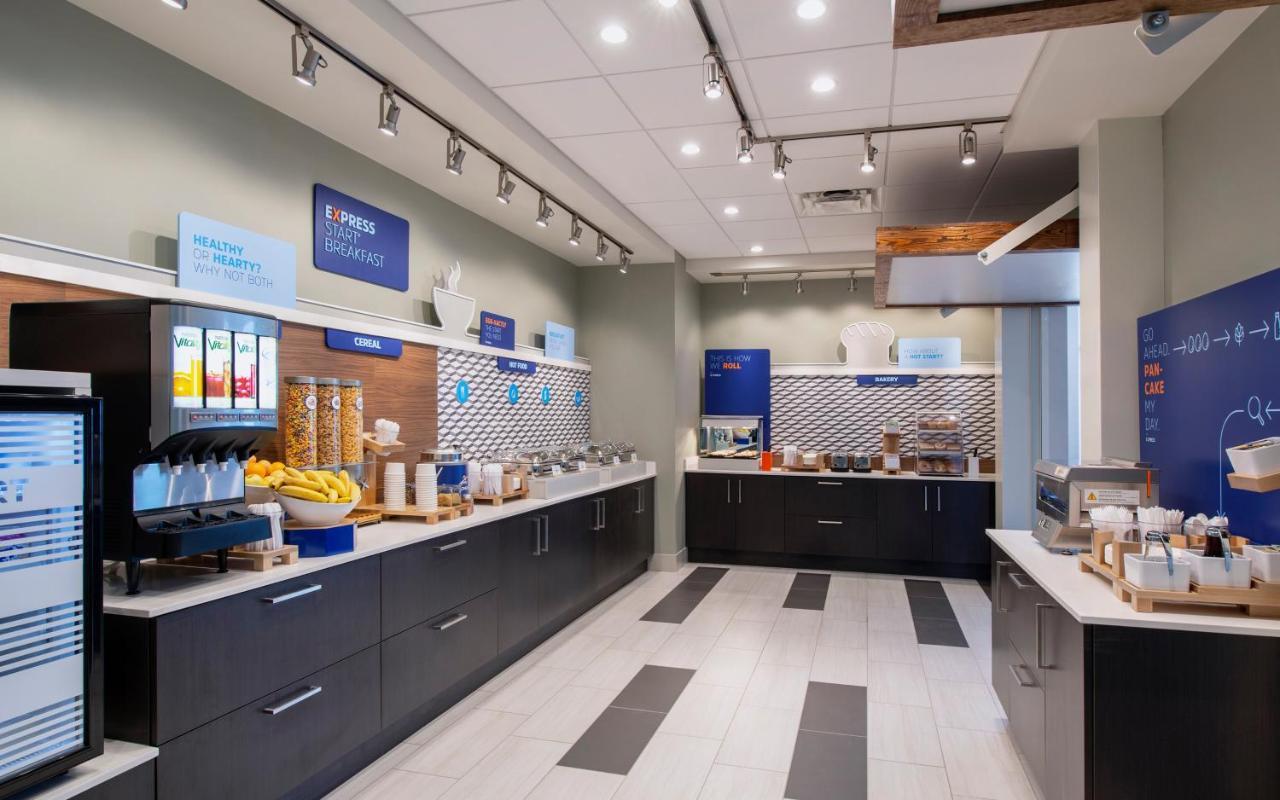 Holiday Inn Express & Suites Kelowna - East, An Ihg Hotel Bagian luar foto