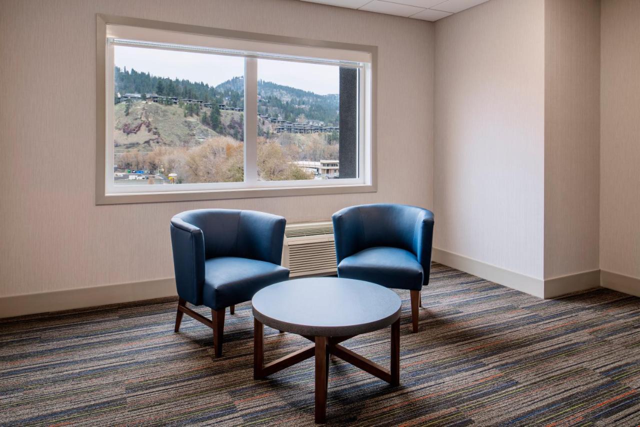 Holiday Inn Express & Suites Kelowna - East, An Ihg Hotel Bagian luar foto