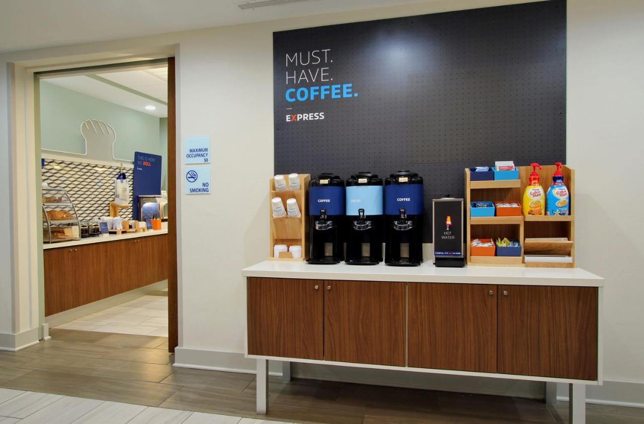 Holiday Inn Express & Suites Kelowna - East By Ihg Bagian luar foto